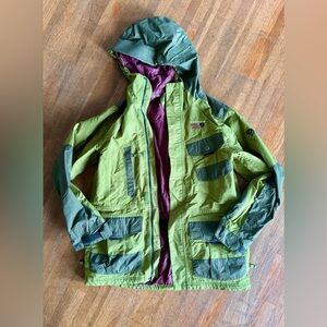 men’s mountain hardwear ski/snowboarding coat. size medium.